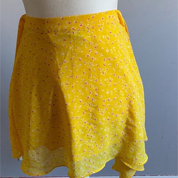 Forever 21 Floral. Flowy Mini Wrap Skirt-Yellow-Size Small-GUC - Picture 7 of 8